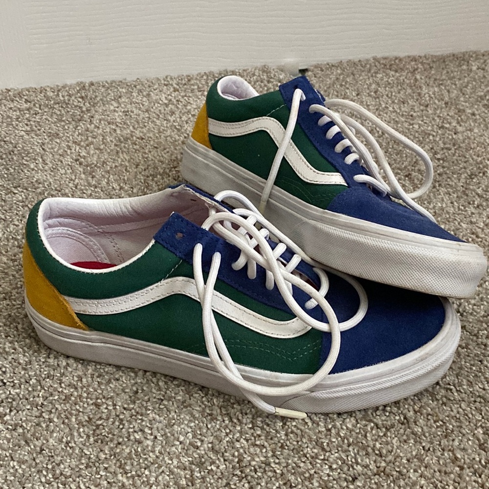 Very Lightly Worn Rainbow Classic Vans Unisex Shoes - Women’s 8, Men’s 6.5